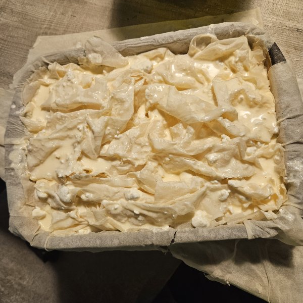 Gibanica (pitakaas met filodeeg en witte of feta kaas)