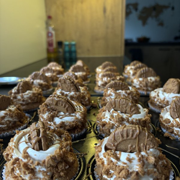 Heerlijke lotus speculations cupcakes met een zachte Swiss merengue botercreme