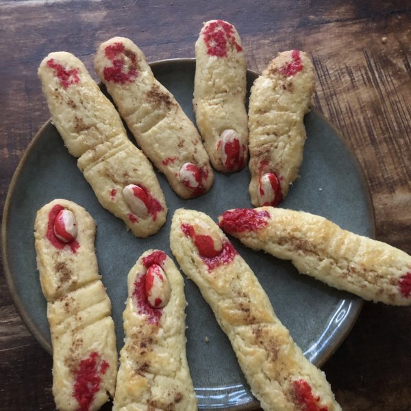 Halloween koekjes
Bloem eieren suiker kleurstof rood poedersuiker 